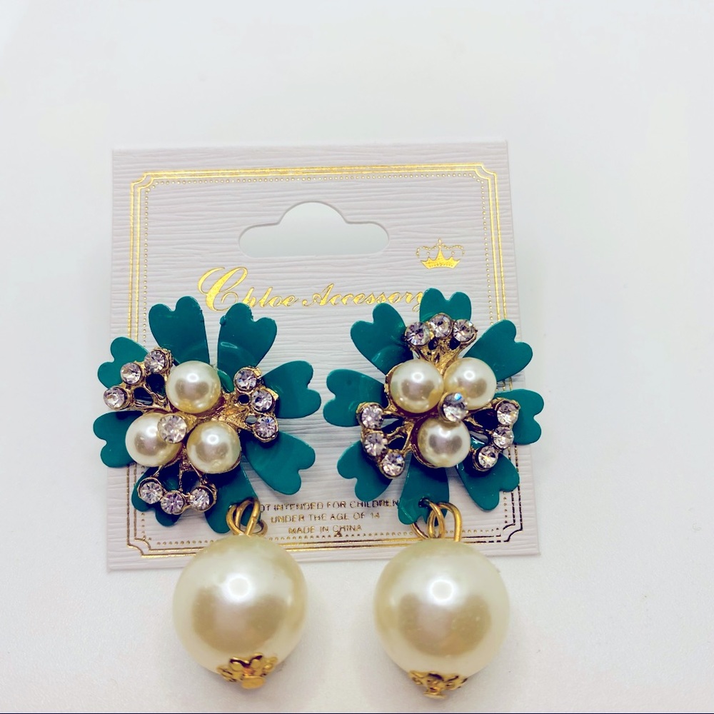 Earrings Crystal And Faux Pearl Flowers Adorable 12$
